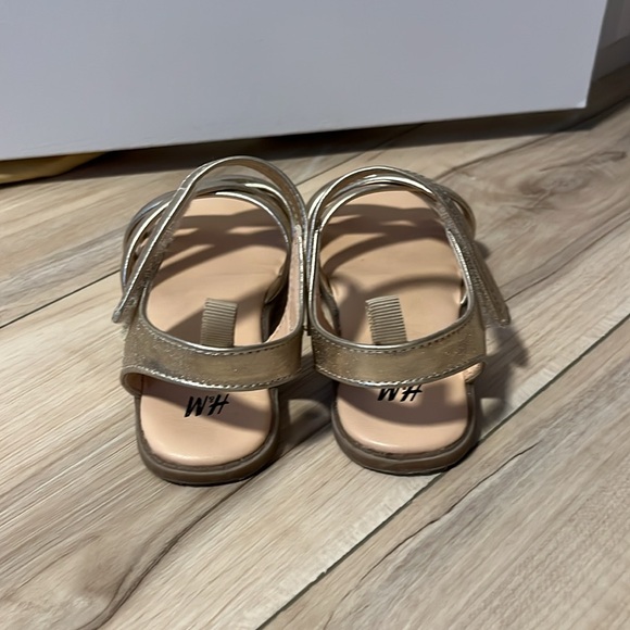 EUC Toddler Girls H&M Sandals Size 11  (28) - Picture 3 of 4